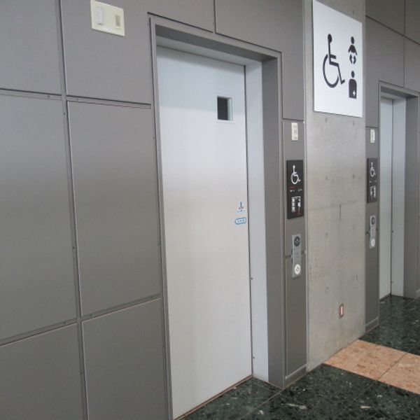 東京ビックサイト会議棟2階だれでもトイレ エントランスホール2 - おすすめ画像