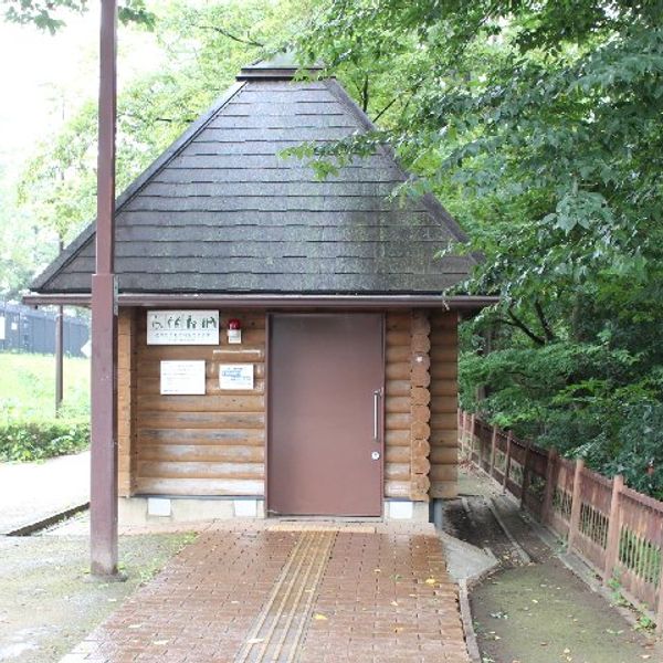 玉川上水緑道　桜橋トイレ - トップ画像