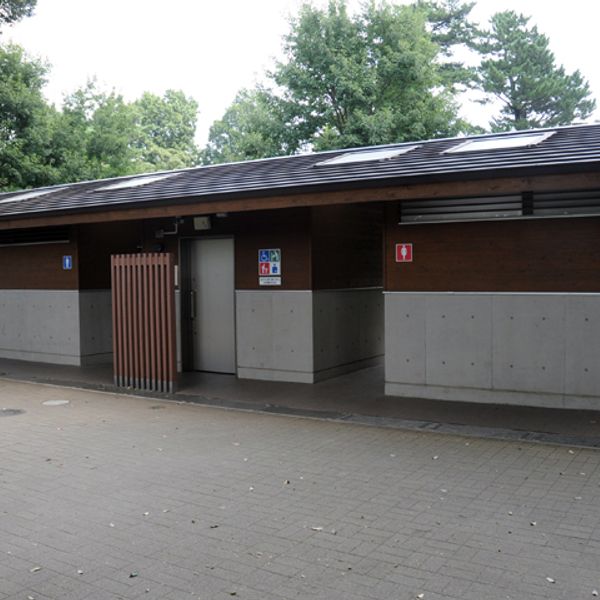 井の頭恩賜公園　11号テニスコートトイレ（女性用） - トップ画像