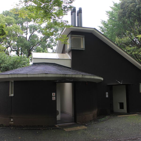 代々木公園　バスケットコート北側トイレ(女子） - トップ画像