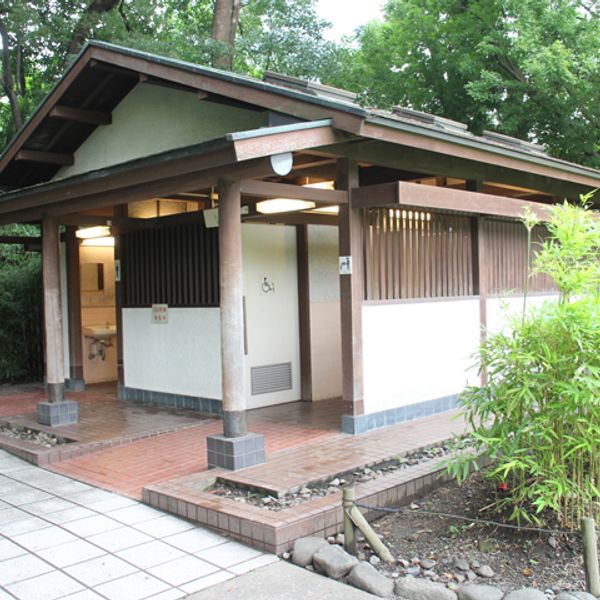 浜離宮恩賜庭園　サービスセンター裏多目的トイレ - おすすめ画像