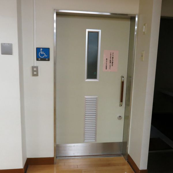 渋谷区立臨川みんなの図書館　1階だれでもトイレ - トップ画像
