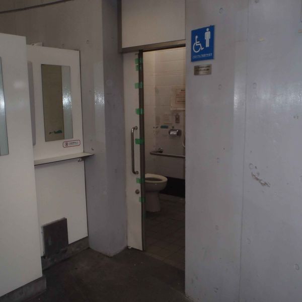 恵比寿駅西口公衆トイレ（男性用） - トップ画像