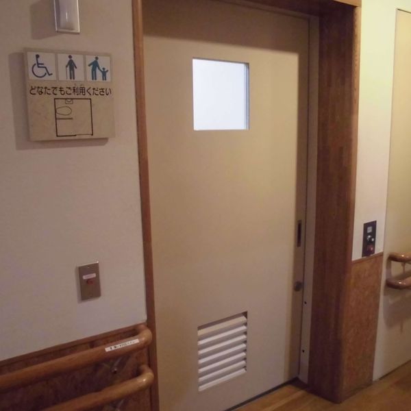 荒川区立障害者福祉会館（アクロスあらかわ）　3階だれでもトイレ2 - トップ画像