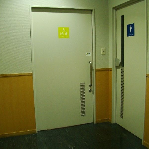 三鷹市公会堂　さんさん館2階だれでもトイレ - おすすめ画像