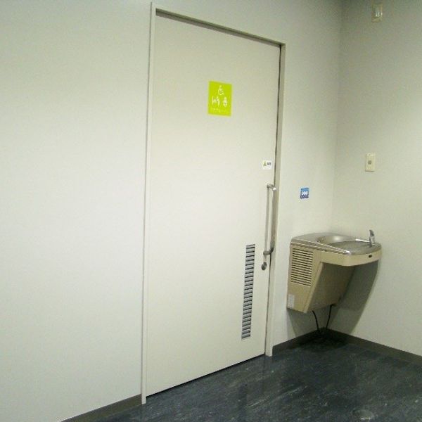 三鷹市公会堂　さんさん館3階だれでもトイレ - おすすめ画像