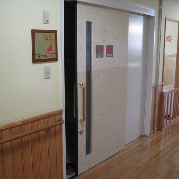 青梅市子育て支援センター　多目的トイレ - おすすめ画像