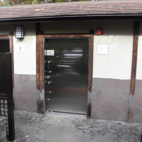 高尾公園だれでもトイレ - おすすめ画像