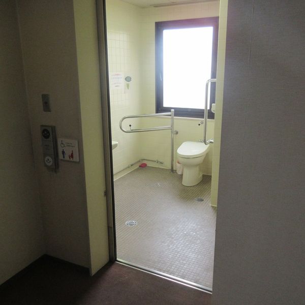 西東京市役所田無庁舎　議会棟4階だれでもトイレ - トップ画像