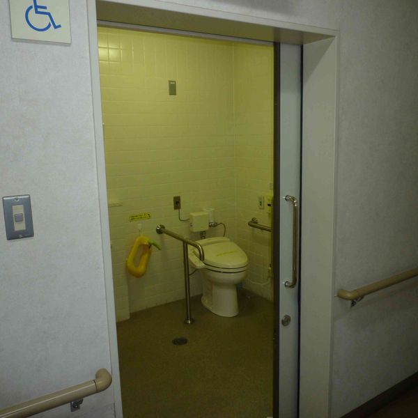 瑞穂町保健センター　１階多目的トイレ - おすすめ画像