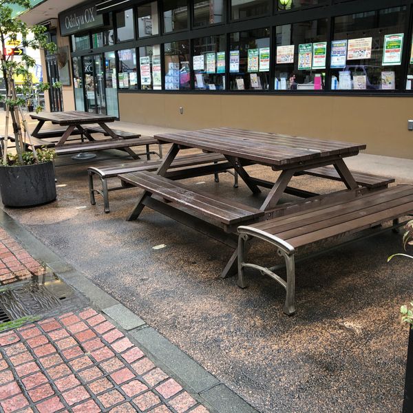 小田原駅　Odakyu OX前のベンチ - おすすめ画像