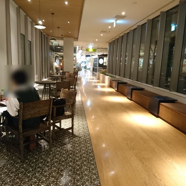 みなとみらいMARK IS4階 DAVIS BEE階 STEAK前の休憩場所 - おすすめ画像