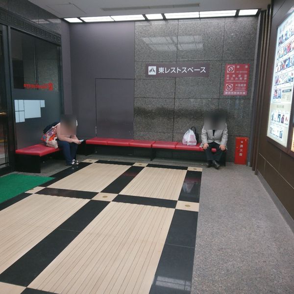 高島屋 1階 正面口 駅前広場側休憩場所 - おすすめ画像