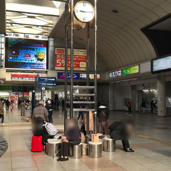 JR川崎駅改札前時計台ベンチ - トップ画像