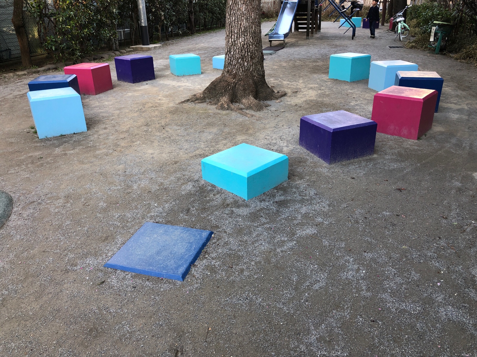 矢口南児童公園 新田神社前の公園ベンチ（休憩ベンチ） | MEQQE（めっけ）