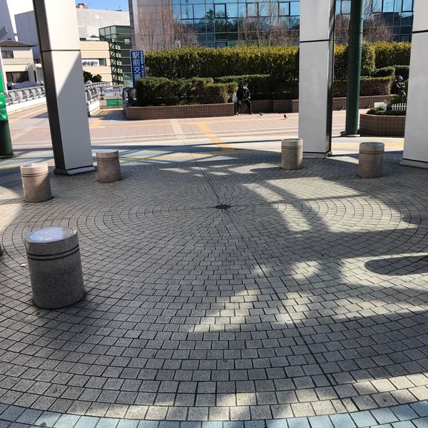 溝の口駅前広場二階ベンチ - おすすめ画像