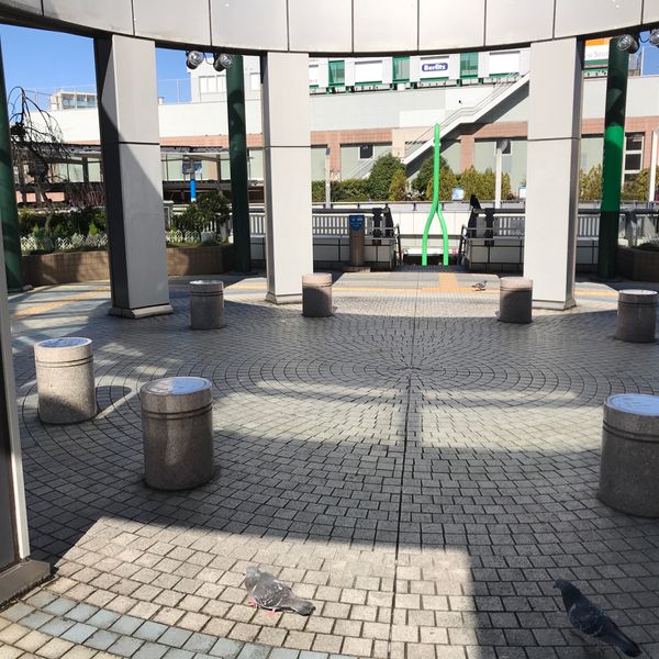 溝の口駅前広場二階ベンチ - おすすめ画像