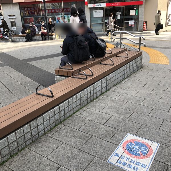 自由ヶ丘正面口駅前ベンチ - おすすめ画像