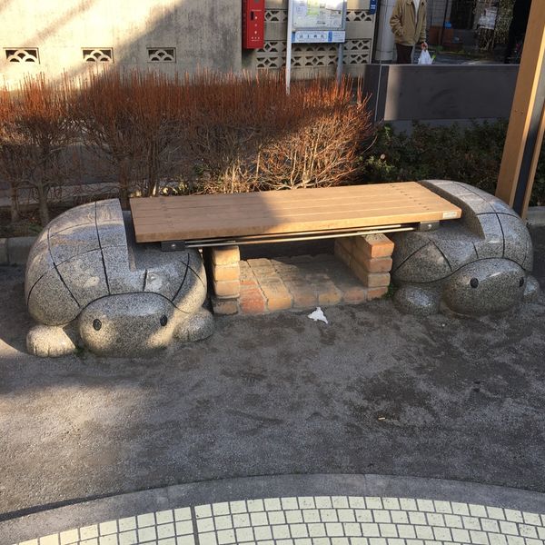 戸越駅カメさん広場のベンチ - おすすめ画像