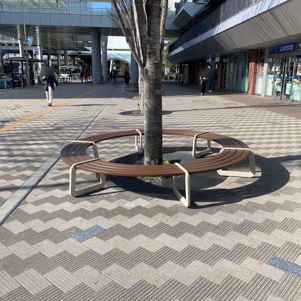 東口駅前 なぎさテラス前の休憩場所 - おすすめ画像