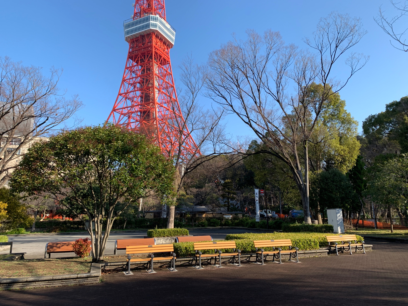 公園のベンチ 81F7IeNYJZL._UF894,1000_QL80_.jpg