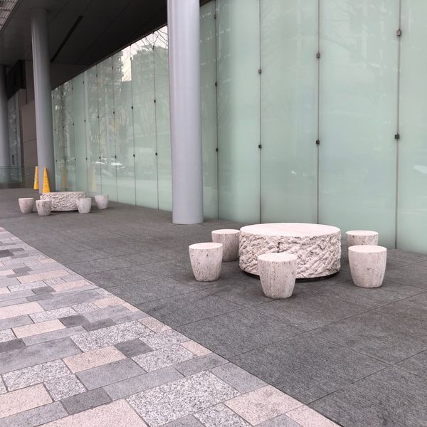 テレ朝蔦屋書店前ベンチ - トップ画像