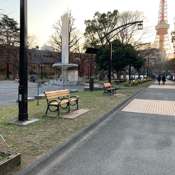 芝公園 4号地 東京タワーが見えるベンチ - おすすめ画像