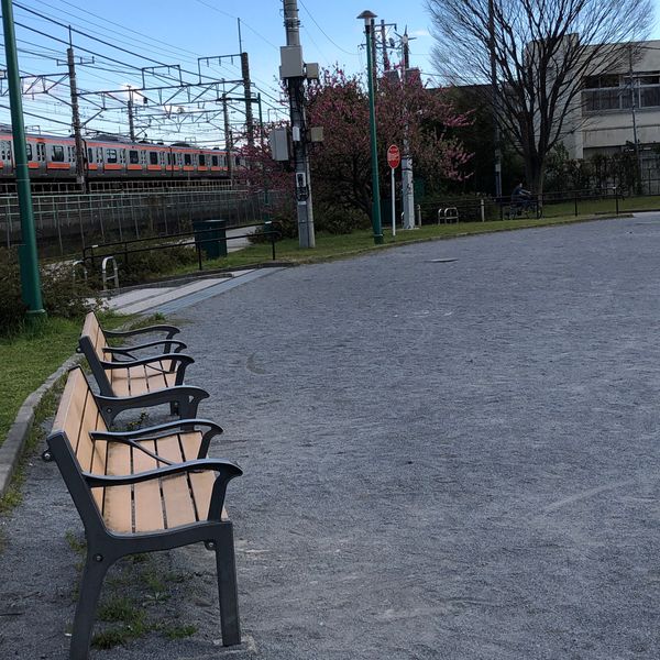 府中本町の徒歩2分、南武線沿いのとても広い防災公園 - おすすめ画像