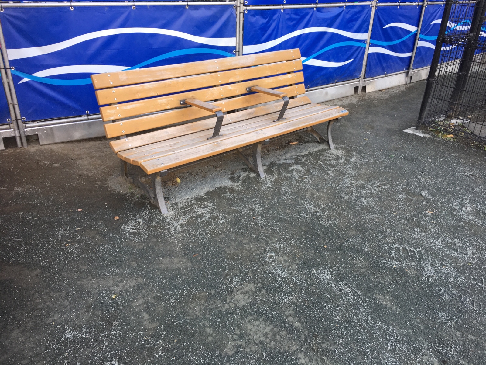 坂本町公園のベンチ（休憩ベンチ） | MEQQE（めっけ）