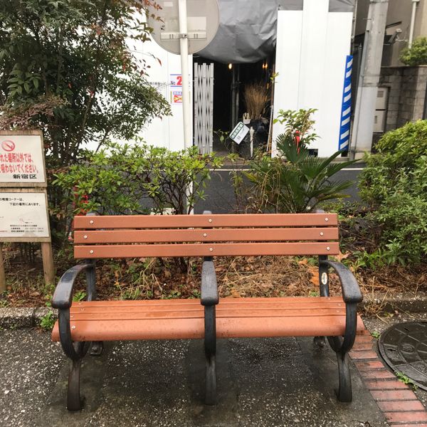 新宿区立四谷見附公園ベンチ - おすすめ画像