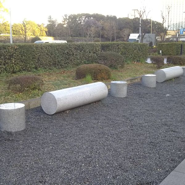 皇居前 和田倉門噴水公園のベンチ - トップ画像