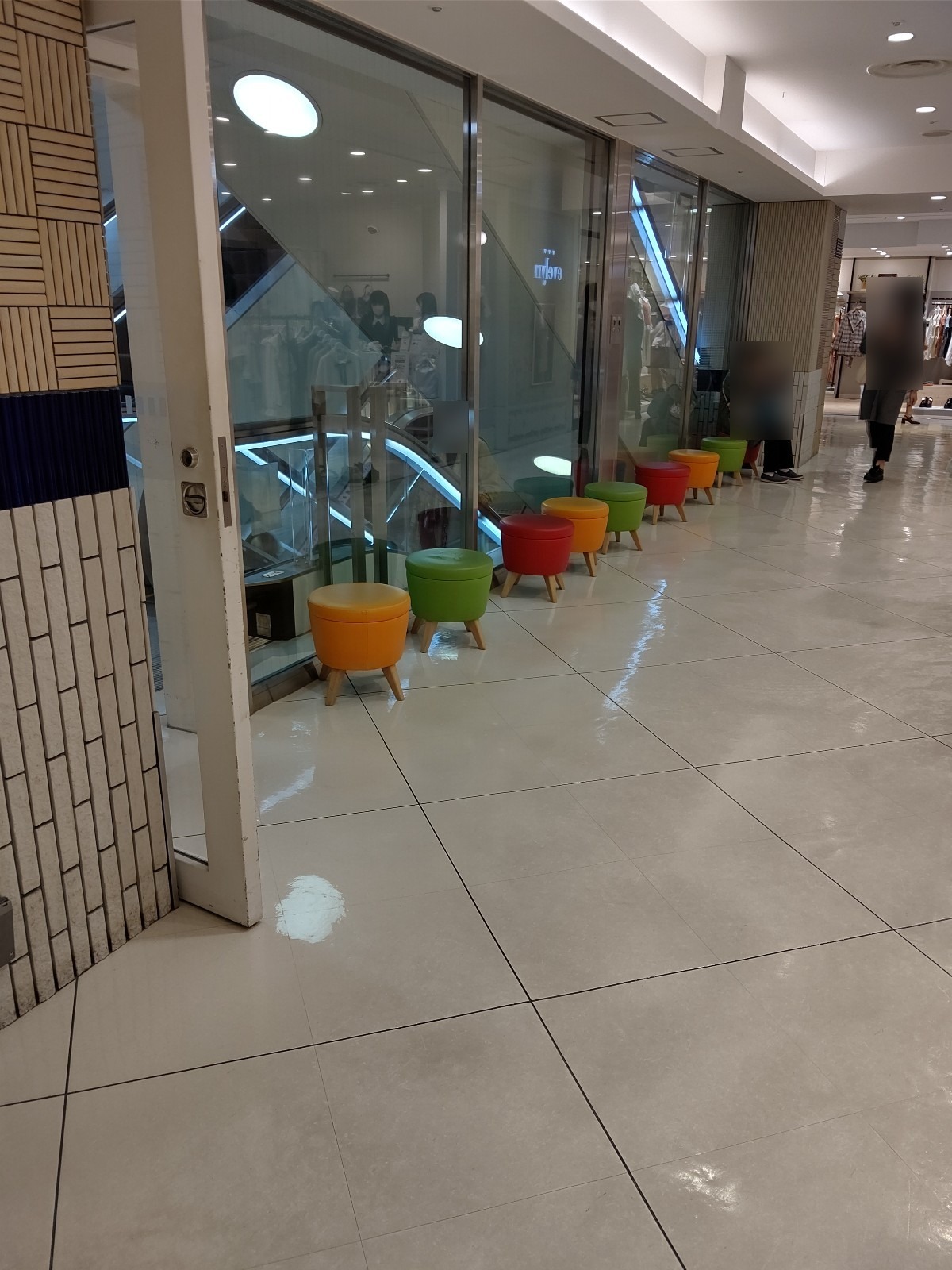 水辺の休憩所 ルミネスト3~5階エスカレーター横休憩所(休憩スペース