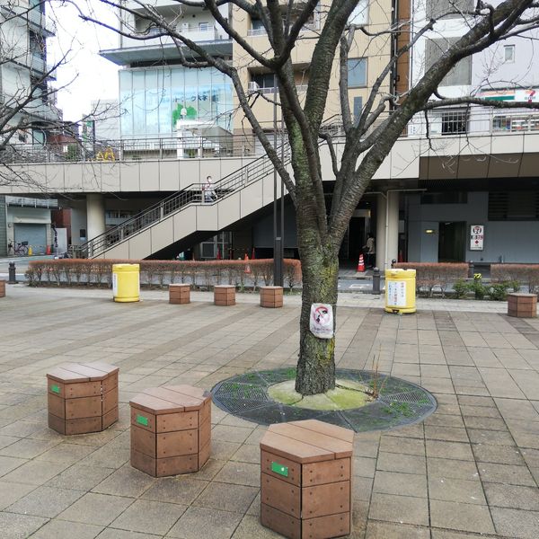 三鷹駅南口 ロータリー広場休憩所 - トップ画像