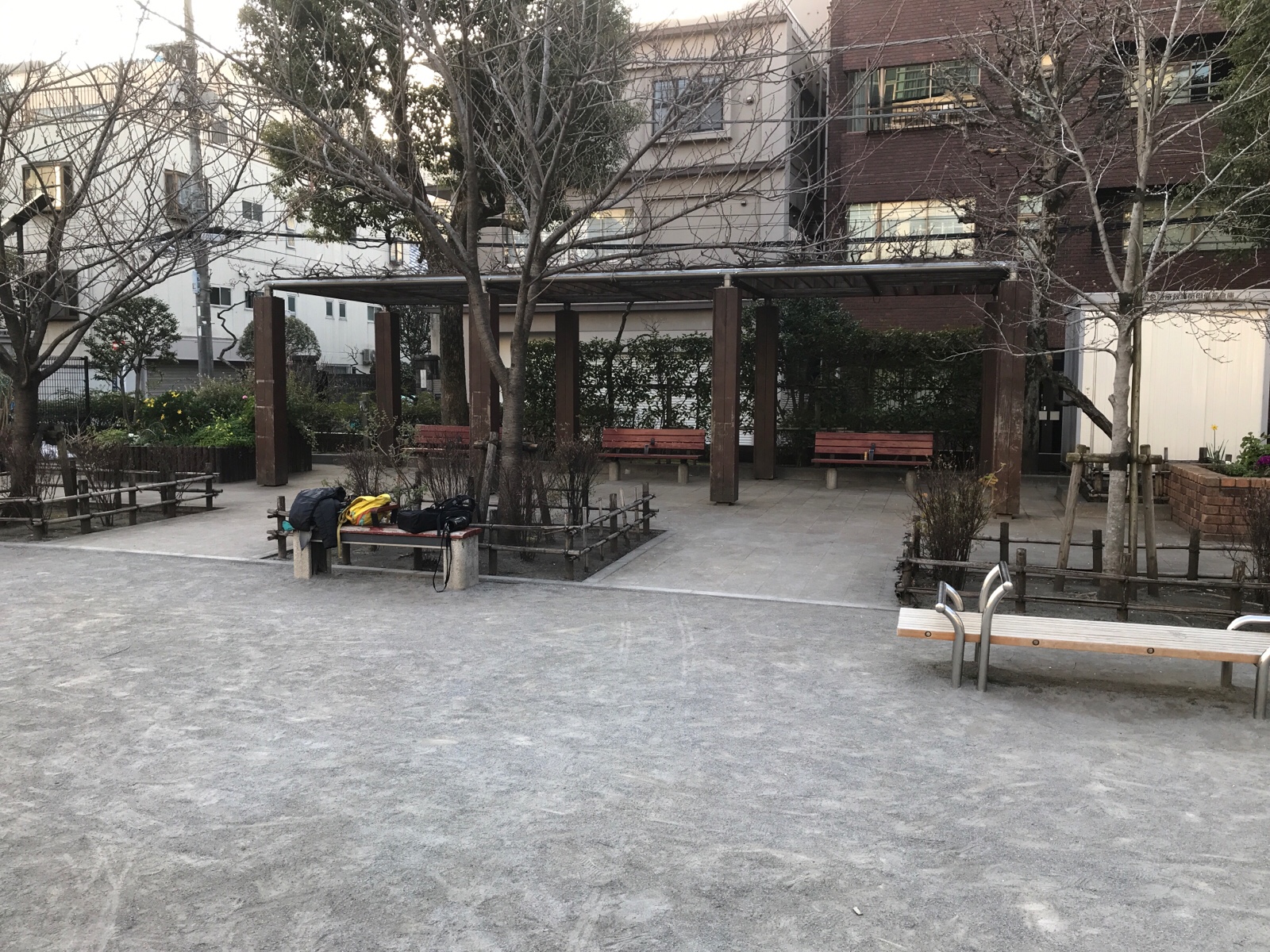 蔵前精華公園休憩所（休憩スペース） | MEQQE（めっけ）