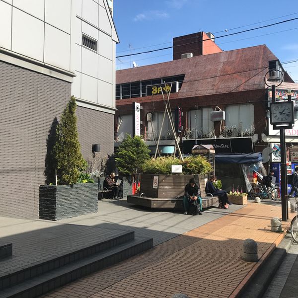 吉祥寺ヨドバシ横ベンチ - おすすめ画像