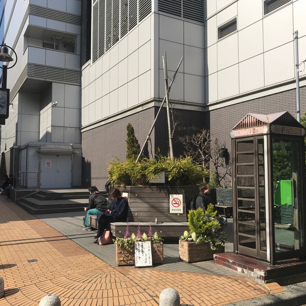 吉祥寺ヨドバシ横ベンチ - おすすめ画像