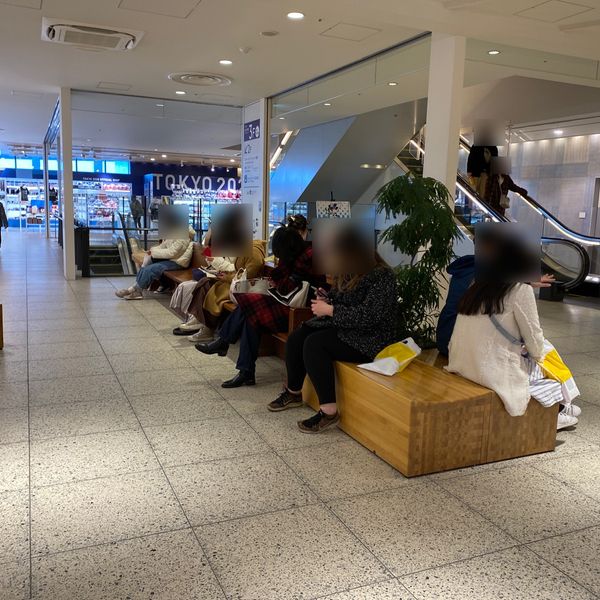 スカイツリー ソラマチ3階 12番地エスカレーター前 休憩場所 - おすすめ画像