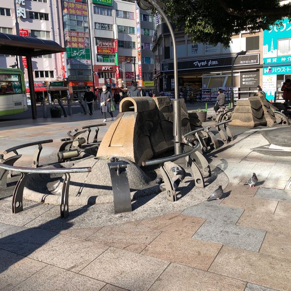 赤羽駅北口改札側東口前ベンチ - おすすめ画像