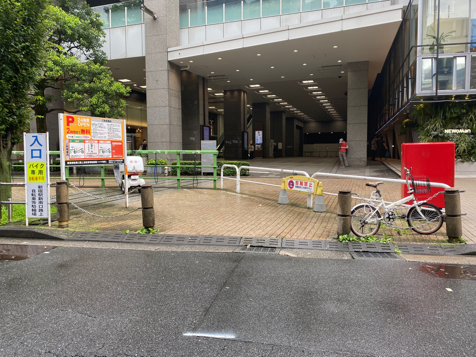 新宿 区立 新宿 駅 新 南口 路上 オートバイ 専用 駐輪場