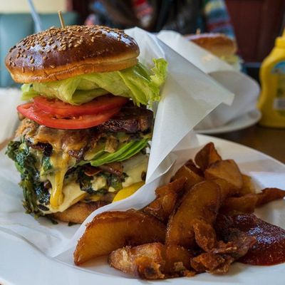 ベーカーバウンス 三軒茶屋本店（ハンバーガー） | MEQQE（めっけ）