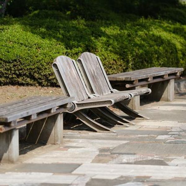 【無料】ベンチ・椅子・ソファ！座って休める場所 - メイン画像