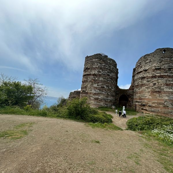 ヨロス城 (Yoros Castle) - おすすめ画像