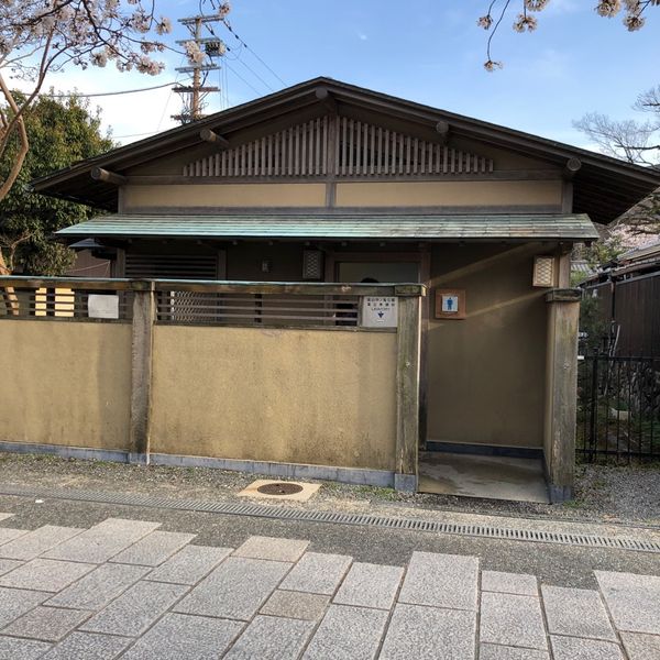 嵐山中ノ島公園東公衆トイレ - おすすめ画像