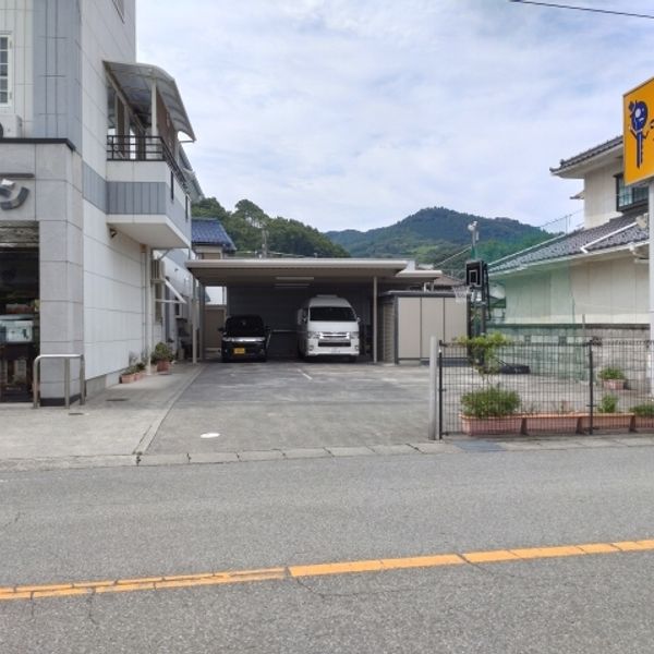 【軒先パーキング】 鍵のタカハシ 店舗横 - トップ画像