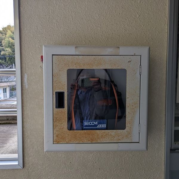 AED @今治市立近見中学校 職員室前廊下 - おすすめ画像