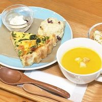 絵本屋+Café うみべのえほんや ツバメ号 - 投稿画像2