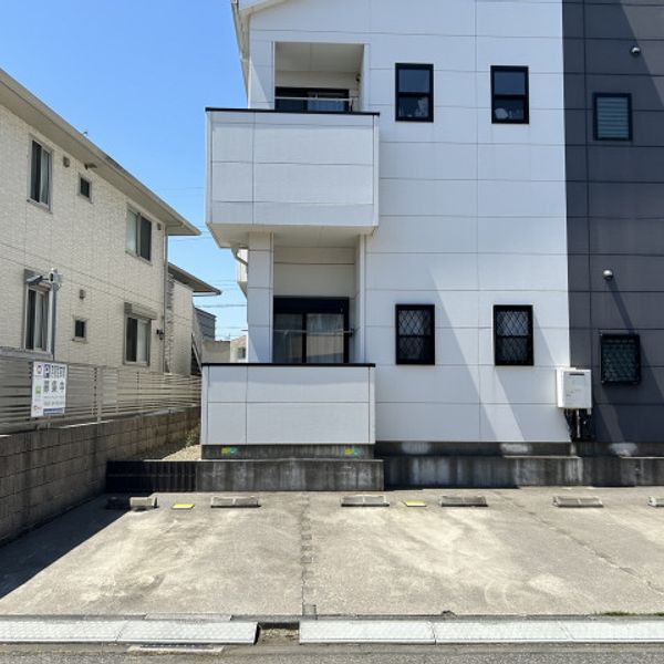 【akippa】 田中北小学校正面、レストランMIYAMA裏駐車場 - トップ画像