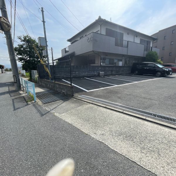 【akippa】 時間貸し※連泊不可 レベルファイブスタジアムまで徒歩10分!福岡空港国内線まで徒歩20分!ファミーユ博多の森駐車場 - トップ画像