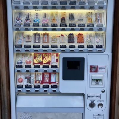 善光寺お守りの自販機（自動販売機） | MEQQE（めっけ）