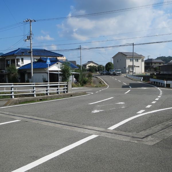 九和小学校横断歩道近くの交差点【摺木】 - おすすめ画像